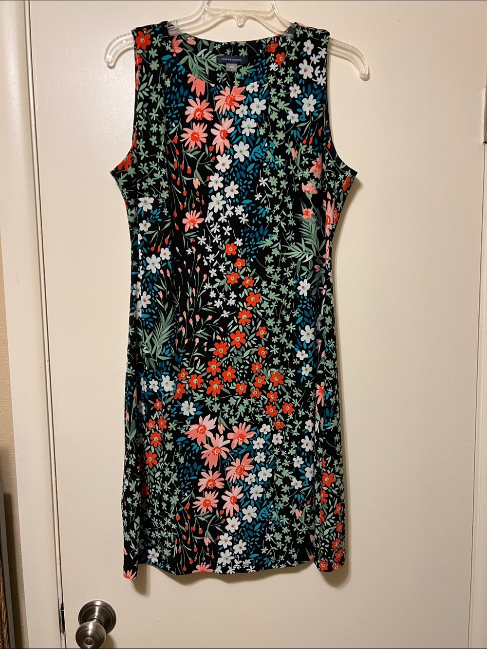 Floral Sleeveless Shift Dress - Black with Pink & Red Flowers Size 8 Never Worn!